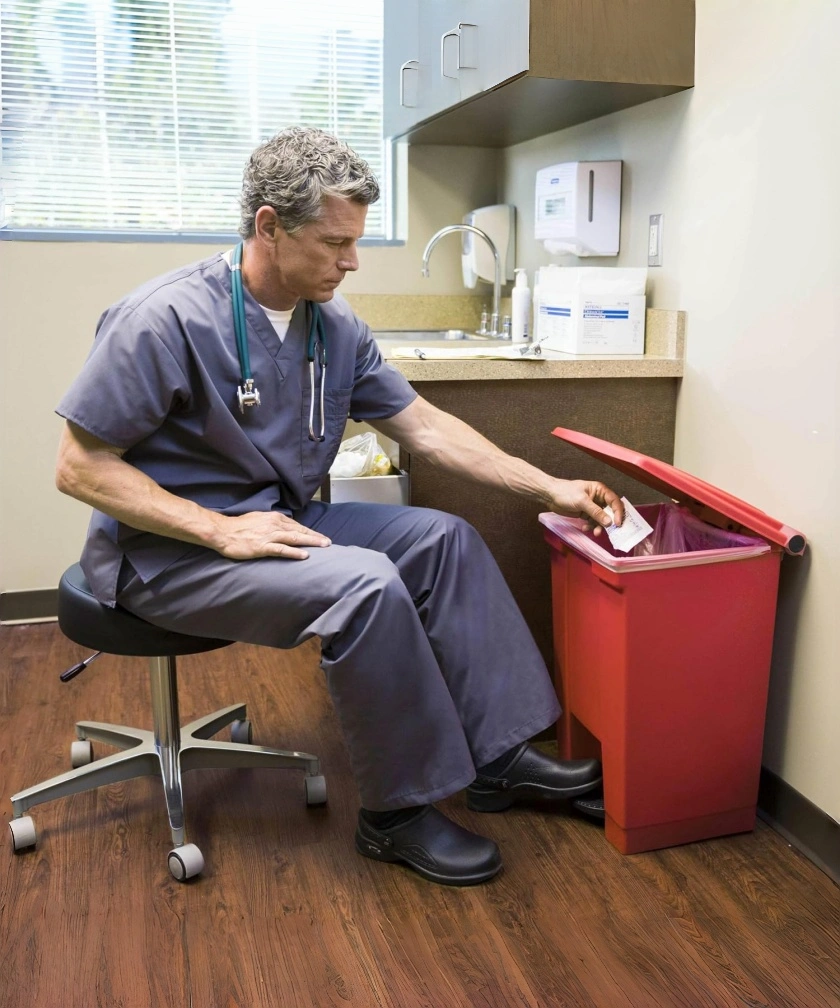 RUBBERMAID Facility Maintenance Supplies and CommercialTrashCan